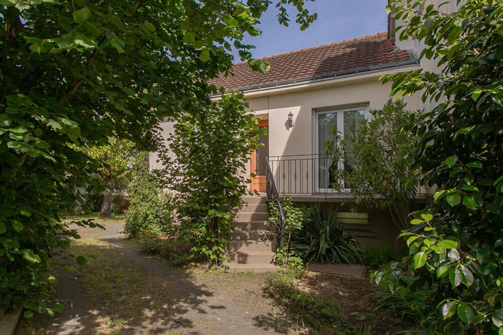Maison Gorges 6 P et terrain à bâtir. 4 Chs . 128,7 M² . T 1034 M² . 2 garages . Sous sol