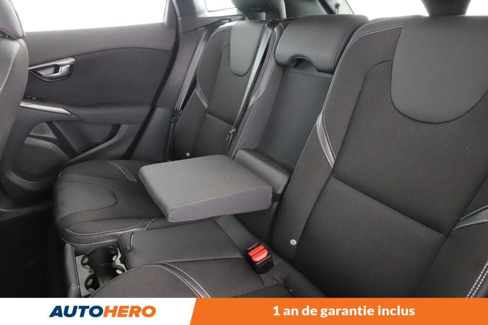 V40 2.0 D2 Momentum Business Geartronic 6 120 ch 2016 occasion 92130 Issy-les-Moulineaux