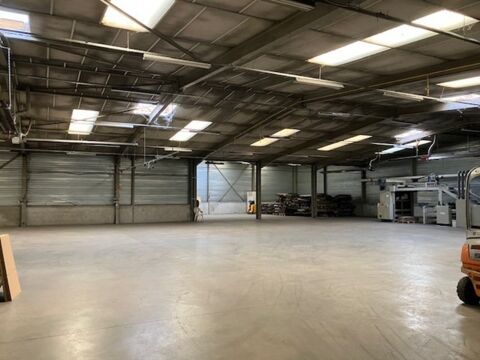 Local/bureau &agrave; vendre P&eacute;age &agrave; 5 minutes - Lyon &agrave; 15 mn (69) B&acirc;timent avec quai de d&eacute;chargement - Acc&egrave;s autoroute proche 1850000 69400 Villefranche sur saone