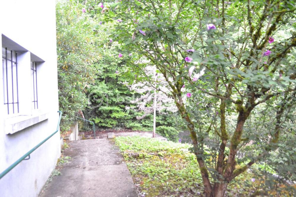En exclusivité À vendre : Maison élevée sur sous-sol dans un quartier calme