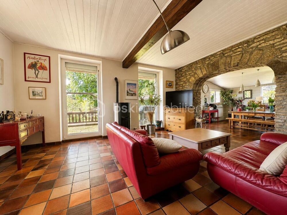 Maison de caractère 8 pièces avec jardin clos et potentiel dévolution