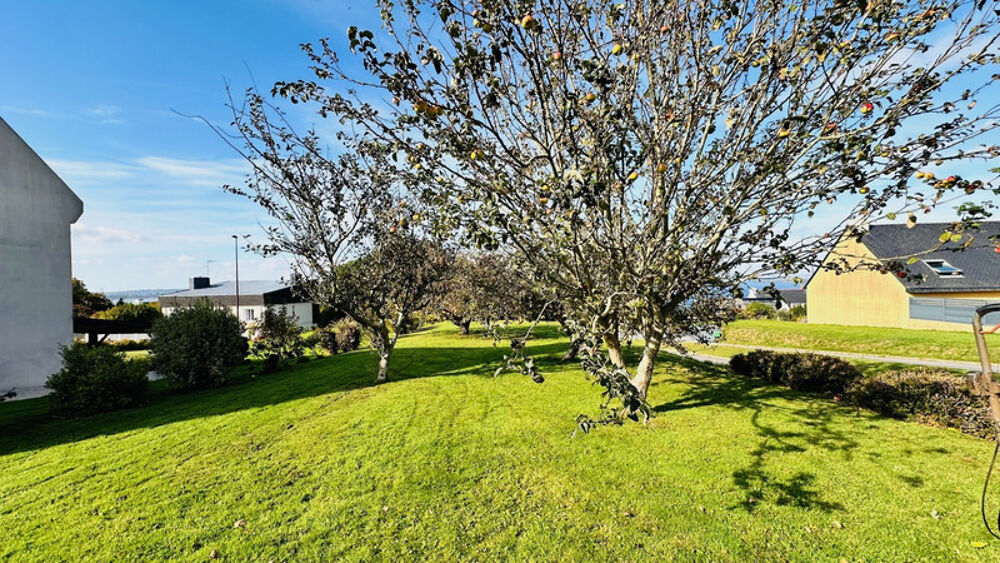 LANVEOC  Magnifique maison traditionnelle avec vue panoramique sur la rade de Brest, à proximité du port