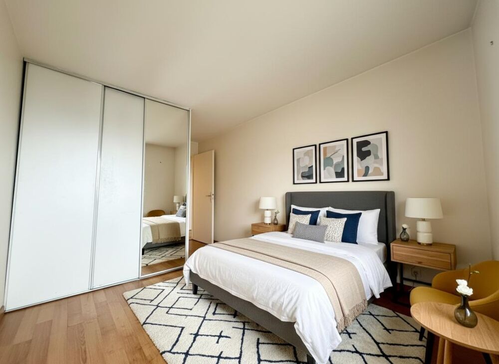 Appartement trois pièces lumineux avec balcon et box à Bondy Proche RER E