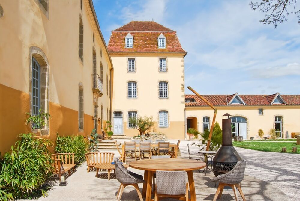 A vendre proche de MARCIAC (32) - Château de 32 pièces - 1540 m2 habitables - Domaine de 5,8 hectares