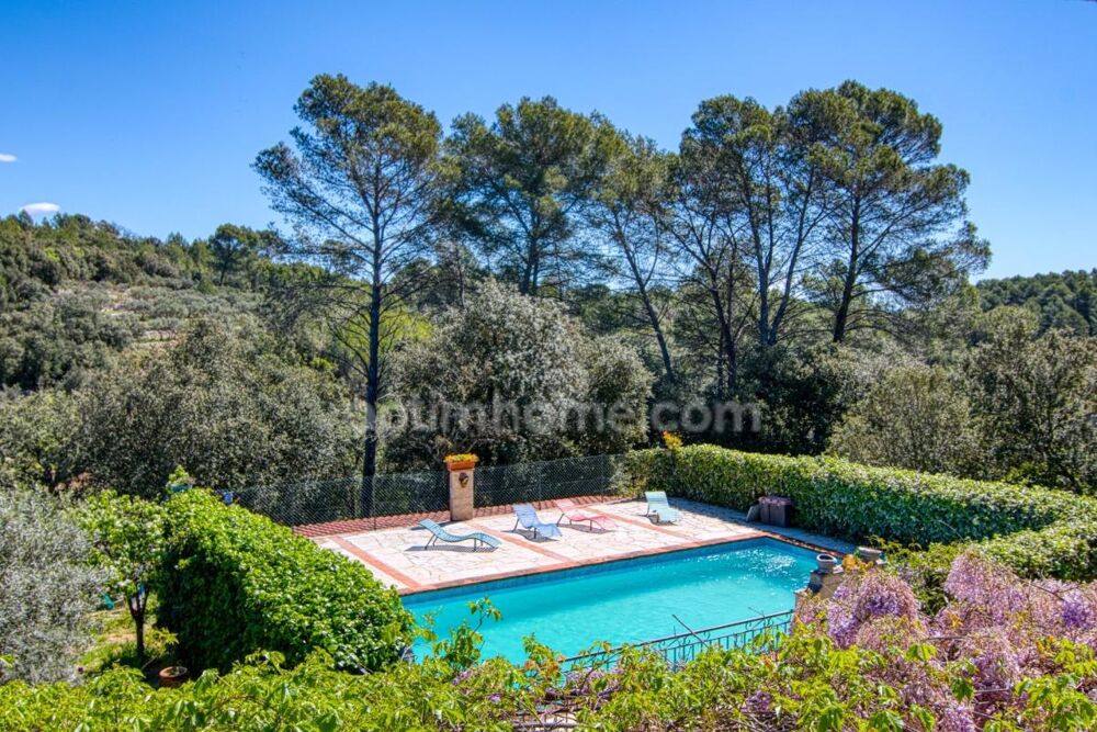 Superbe Villa de 8 Pièces à Cotignac (83)  182 m² habitables avec piscine, sur 2500 m² de terrain paysager