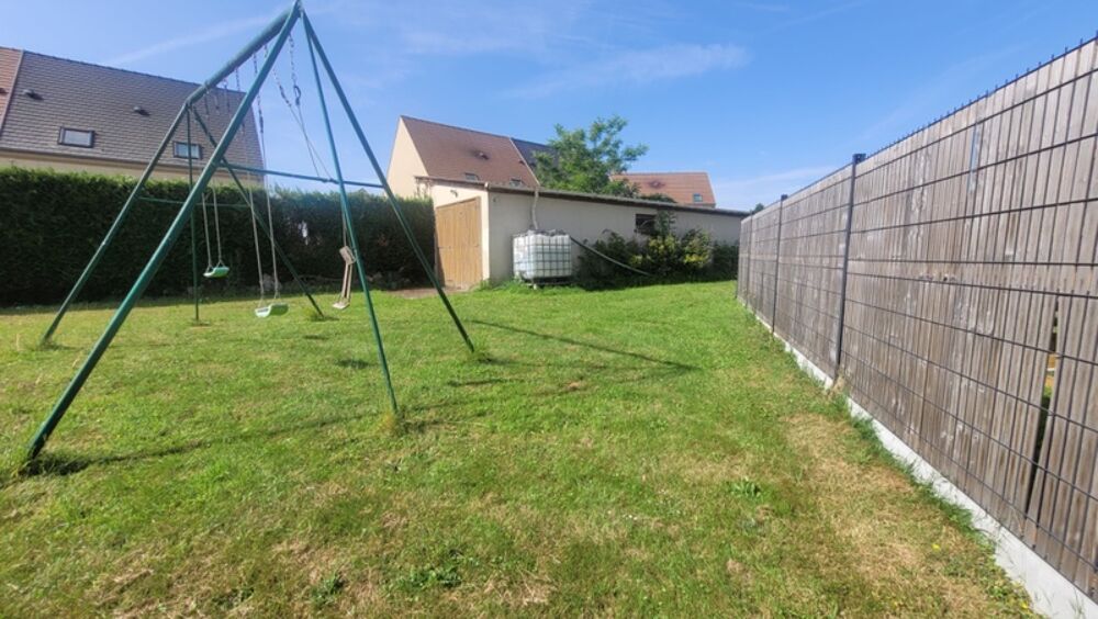 Maison familiale de plus de 160 m² avec sous-sol total et dépendance de 90 m²  À deux pas des écoles et de la gare