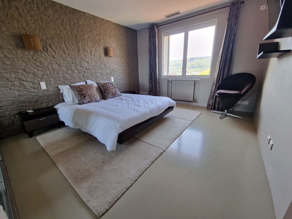 à vendre  Propriété/château Saignon (84400)