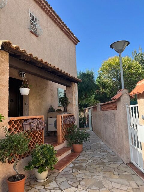   Maison de 114m2 � louer sur Carqueiranne Maison - 4 pi�ce(s) - 114 m�