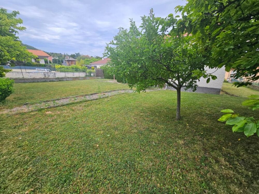 Maison à vendre 4 chambres- 2 garages- terrain 767 m2- LA ROCHE BLANCHE (63670)