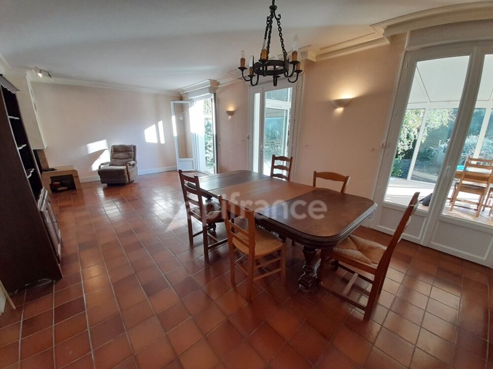 Maison à vendre sur sous-sol total - secteur Plogonnec - Surface habitable 134 m2 - 6 pièces- 4 chambres - 1 bureau- véranda- ja