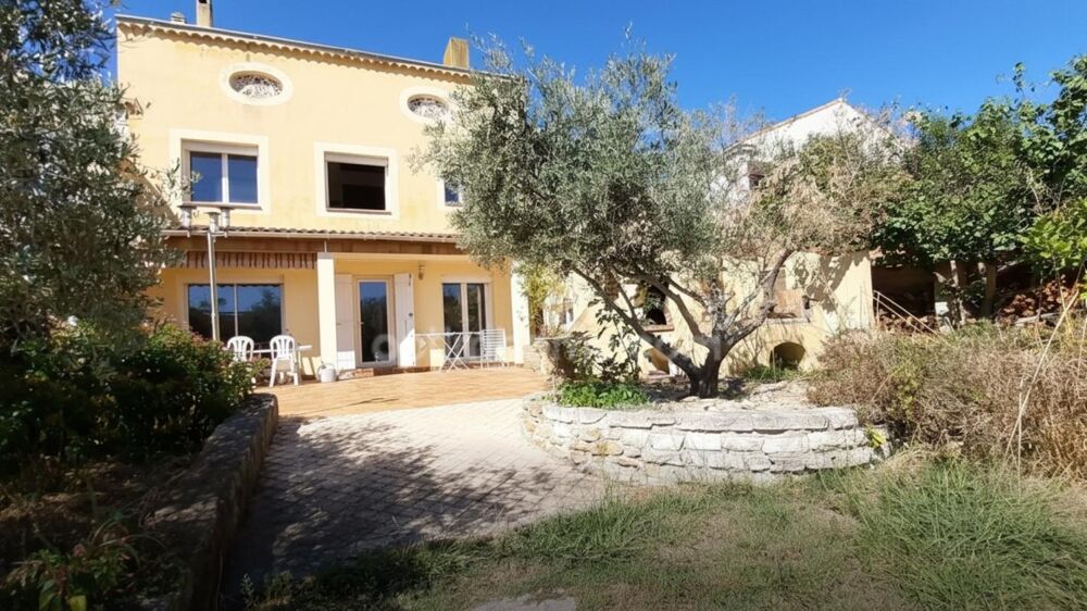Vente Maison MARTIGUES (13) : à vendre Maison 4 chambres, 1 bureau, 2 appartements T3 et T4, garage sur terrain 859m² Martigues