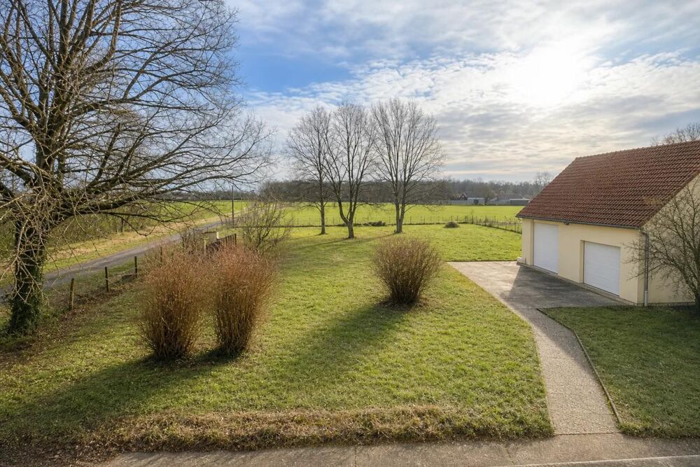 Ancienne fermette rénovée de 186 m² avec Grand Jardin à Vernoy