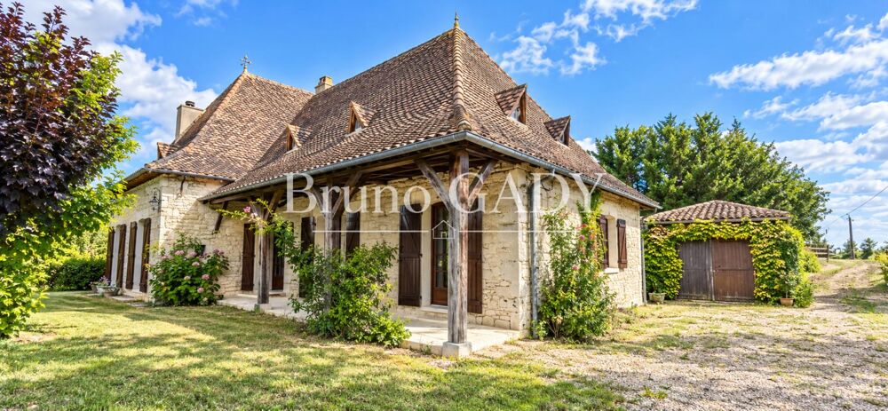 Vente Maison Ensemble immobilier en pierre composé de deux maisons totalisant environ 262m2. sur parcelle de 13405M2 Thenac