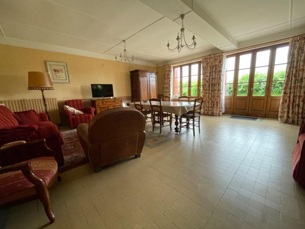 Maison en pierre en bon état avec dépendance 85500€