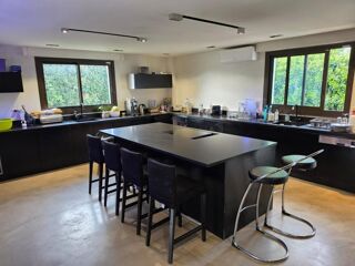  Maison � vendre 9 pi�ces 340 m�