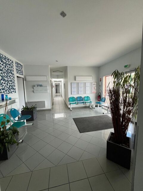 Local d'activit&eacute;s / Projet mixte habitation-profession 550000 30320 Poulx