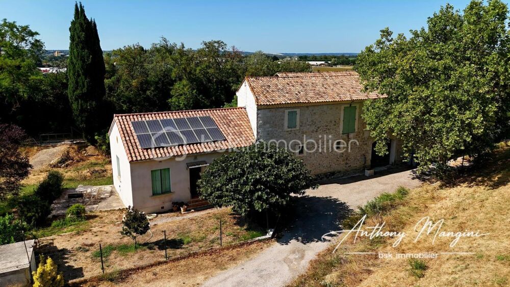 Authentique mas en pierre de 1860 avec ancien chai et beaux volumes