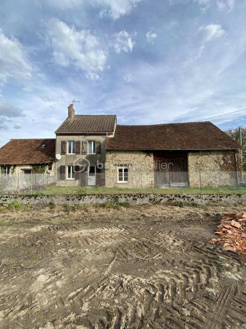EXCLUSIVITE Maison 5 PIÈCES a rénover SAINT-LÉGER-MAGNAZEIX