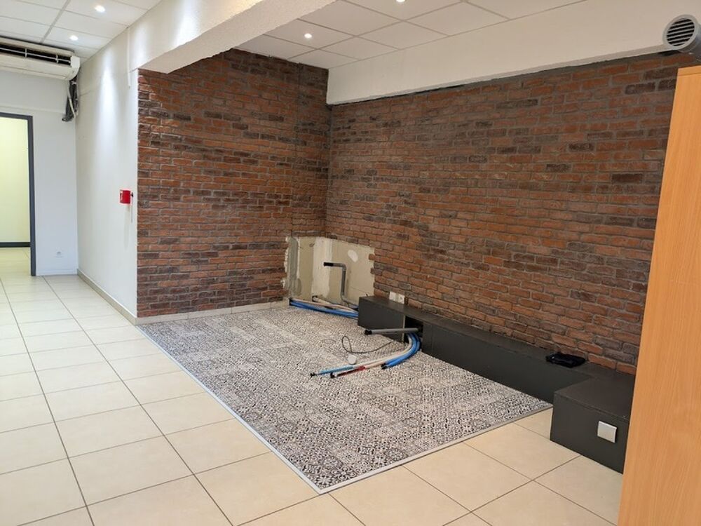  Dpt Isère (38), à louer BOURGOIN JALLIEU Local commercial 75 m² 