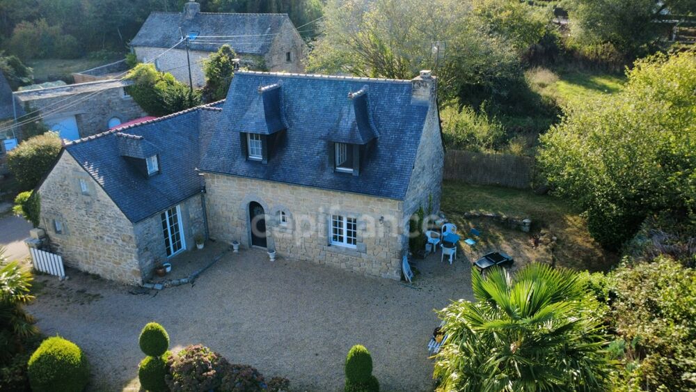 Maison en pierre avec plus dun hectare de terrain  Berrien