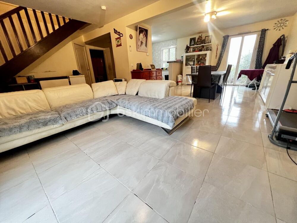 Maison familiale sur Coulommiers même : De très beau volumes Un bien rare sur ce prix là avec Beaucoup de potentiel !!