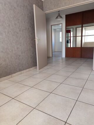  Appartement à louer 4 pièces 80 m²