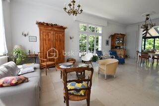  Propri�t�/ch�teau � vendre 11 pi�ces 303 m�