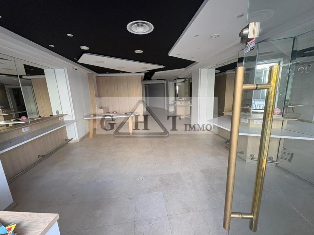   A VENDRE 70 M² DE BOUTIQUE A PARIS - ENPLACEMENT 1 