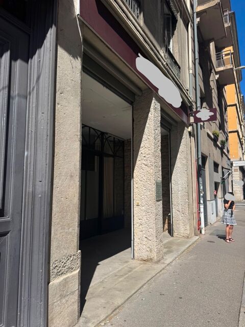   Local commercial Bail à céder  LYON 6EME (69) magnifique local de 68m2 environ + cours arrière 