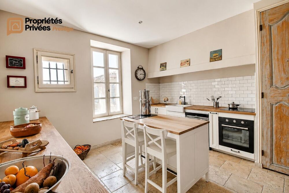 Vente Maison TARASCON  EN EXCLUSIVITÉ  Exceptionnel mas en pierre rénové de 364 m² habitables, offrant près de 1294 m² bâtis sur un terrain c Tarascon