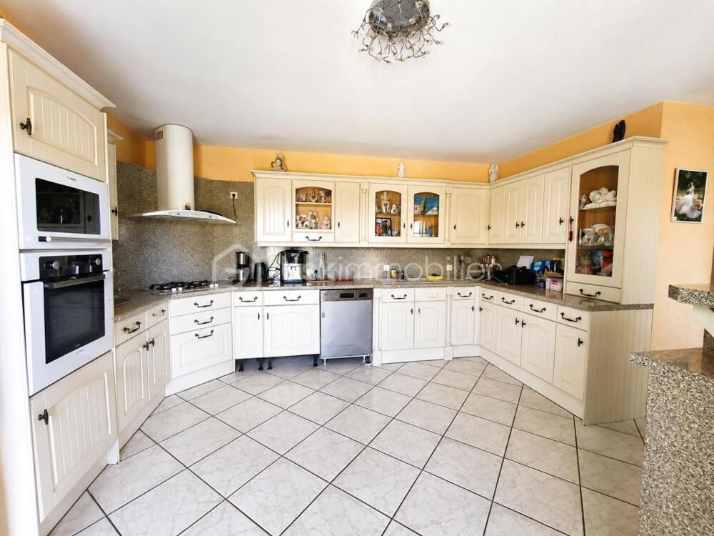 Maison familiale de plain-pied de 170 m² avec 2 830 m² de terrain