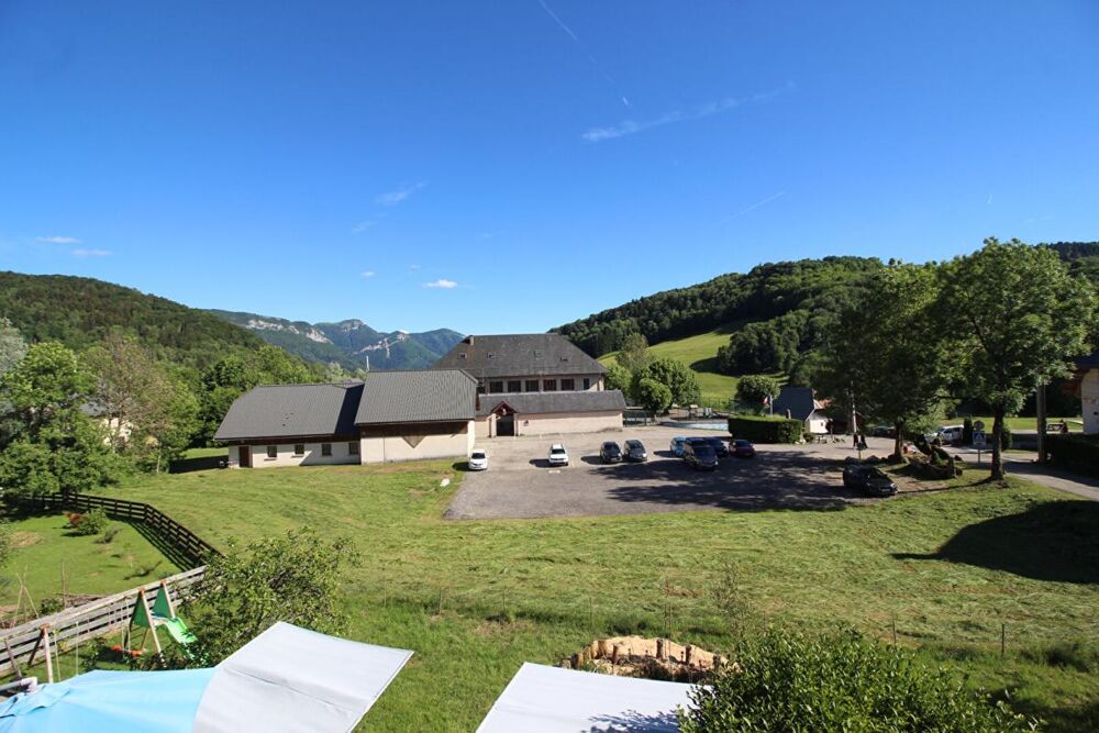 Maison Les Deserts de 301 m² divisée en 3 duplex