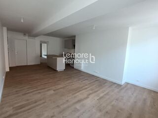 Location Appartement Proximité immédiate Commerces, Apt F2 parfait état, 59.07 m² Dreux
