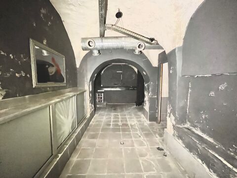   BASTIA – PORT : CAVES ATYPIQUES À FORT POTENTIEL 150 m² 