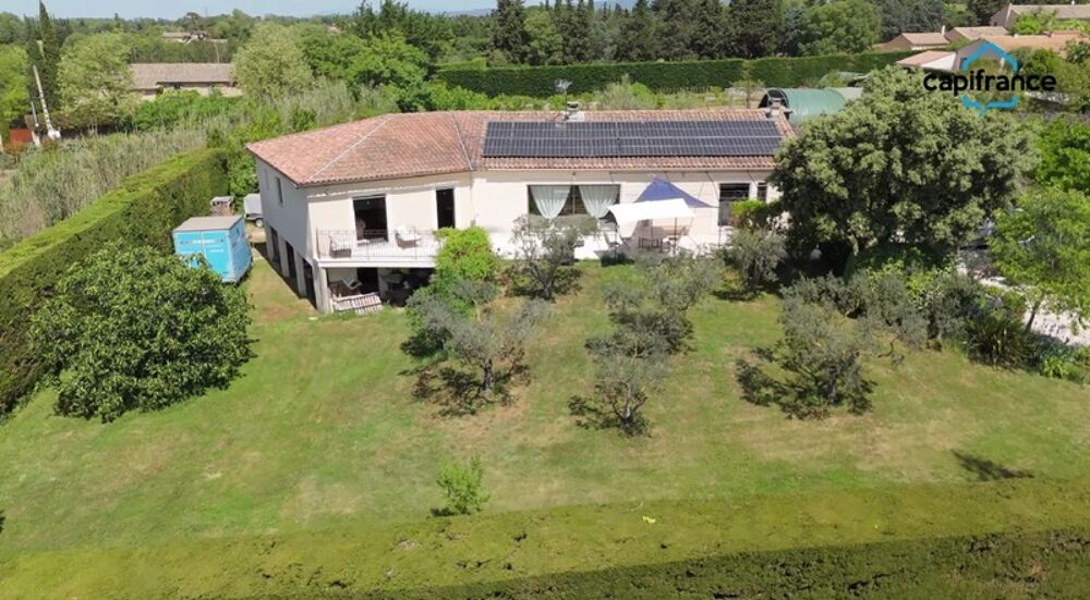 LES TAILLADES, maison individuelle de plain pied de 210 m2, en campagne, 4 chambres, sur un terrain de 2900 m2 environ, piscin
