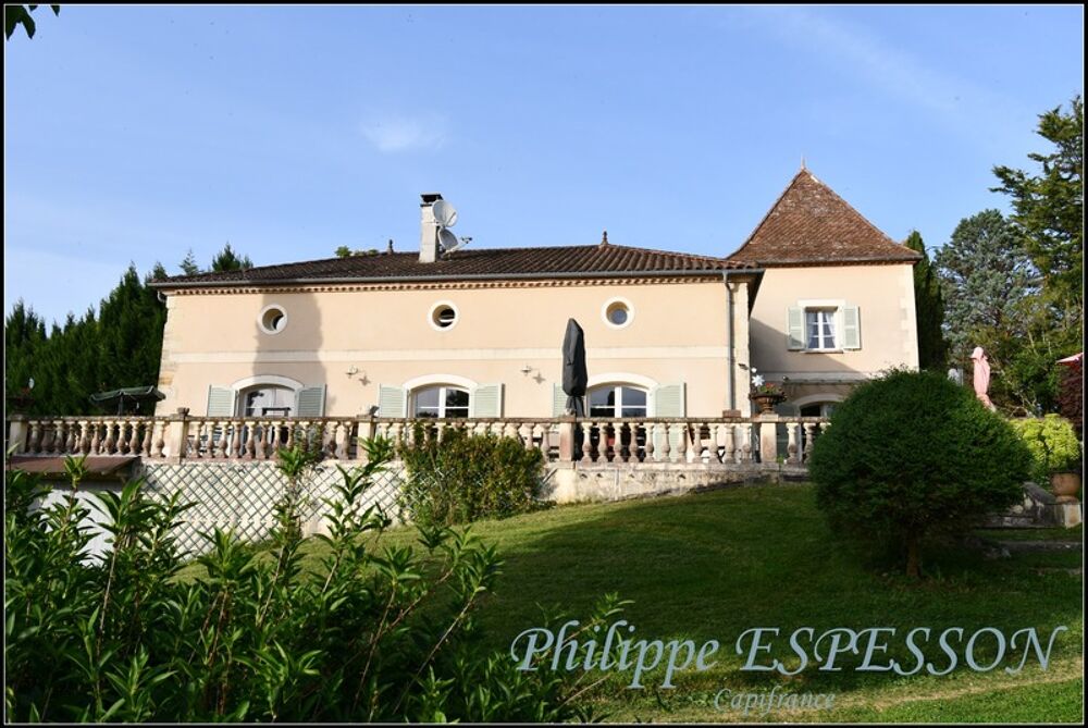 DOMAINE D'EXCEPTION AVEC PISCINE SUR UN PARC DE 8 HECTARES AVEC AOC