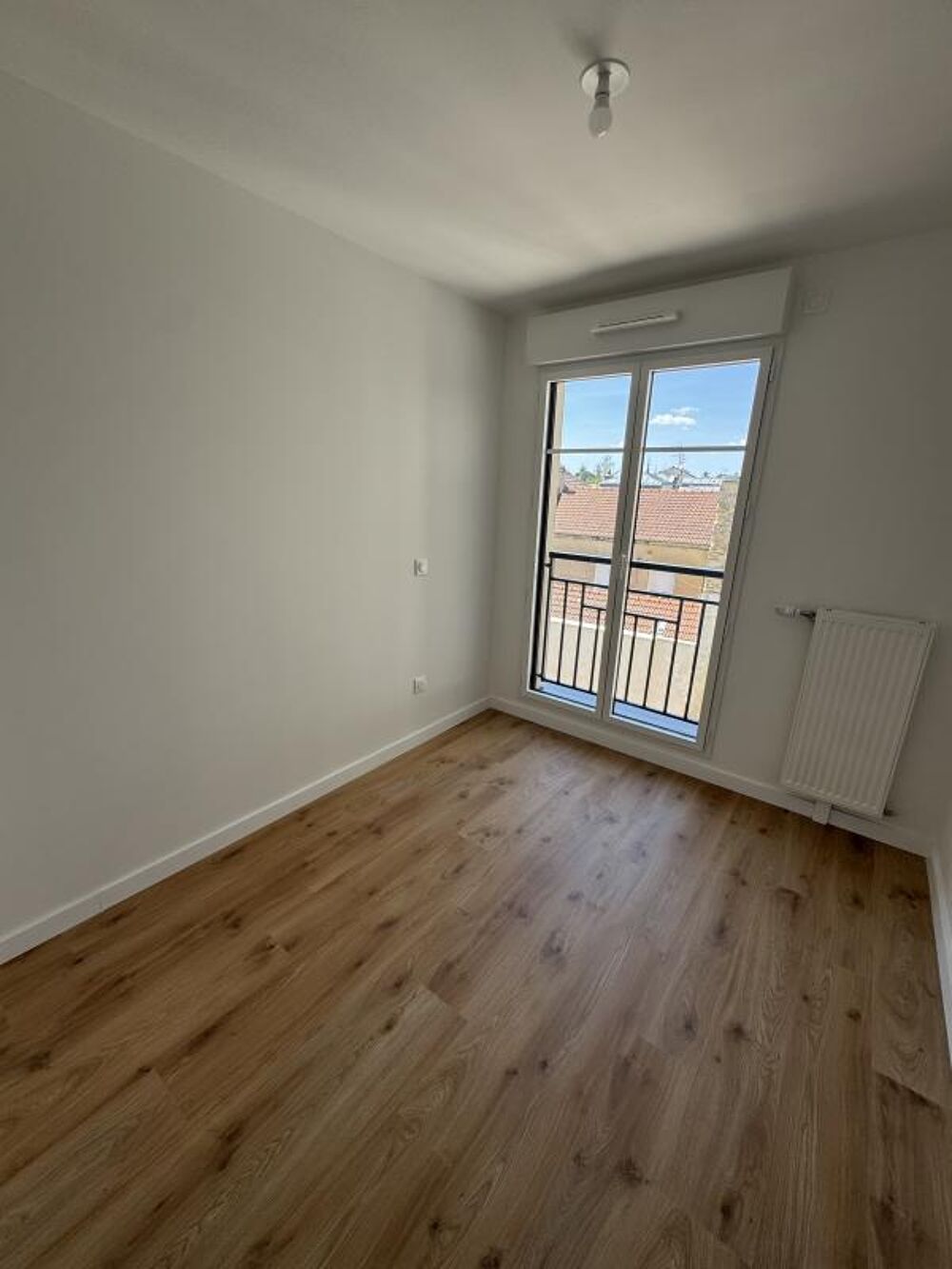 Vente Appartement **LIVRAISON IMMINENTE- 4 PIECES NEUF -  TERRASSE + 2 PARKINGS  + Plein Coeur de ville et Proche Gare Saint leu la foret
