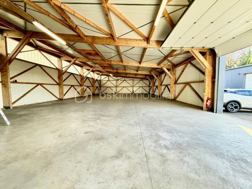   LOCAUX  2 BATIMENTS D'ACTIVITE STOCKAGE de 247 m² et 520 m² implantés sur un terrain de 2550 m² 