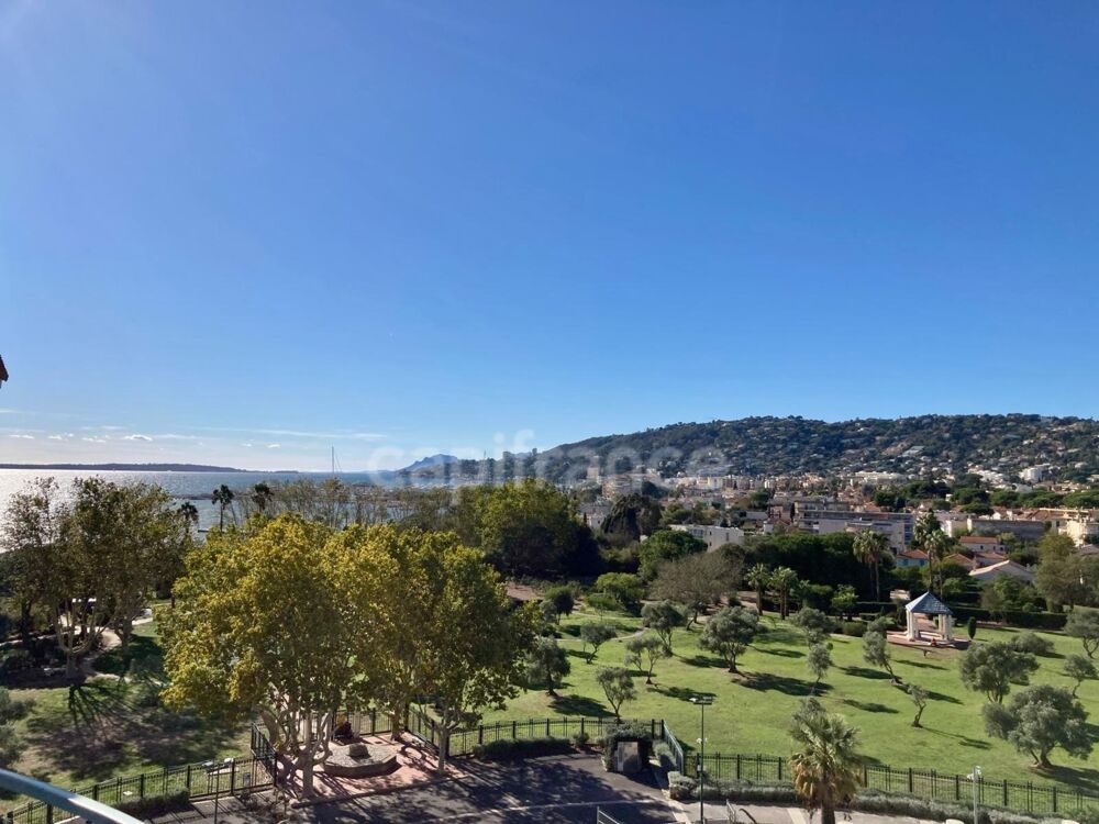 Vente Appartement Appartement à vendre 2 pièces JUAN LES PINS (06), dernier étage, vue mer, terrasse, cave, possibilité place de parking ! Juan les pins