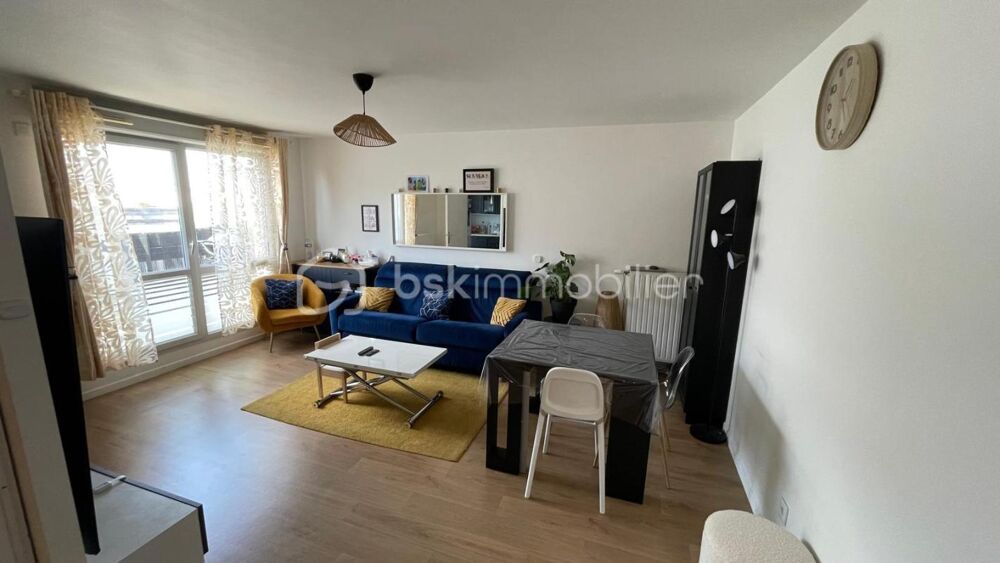 Venez visiter ce superbe appartement  F3 avec balcon dans un immeuble récent  Choisy-le-Roi