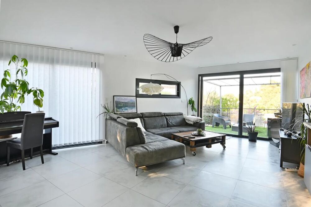 Villa moderne avec piscine à Nîmes