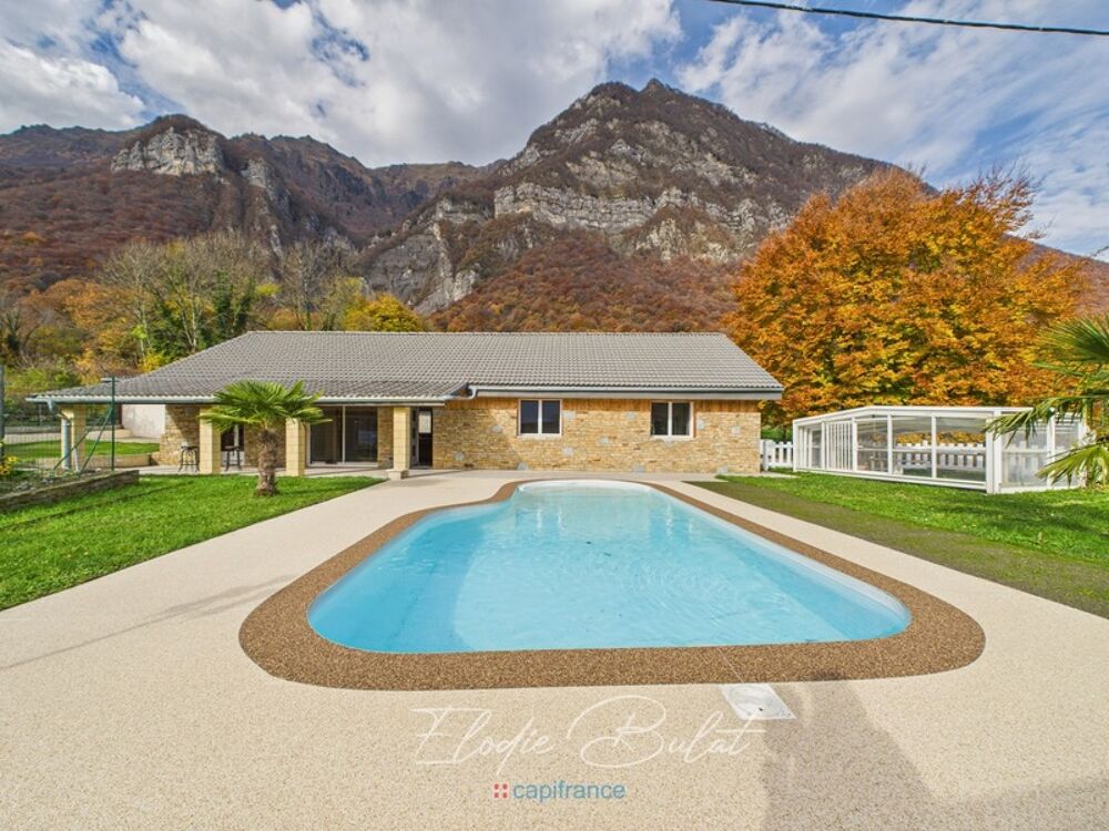 Maison de charme de plain-pied avec piscine et dépendances  MONTAILLEUR (73)