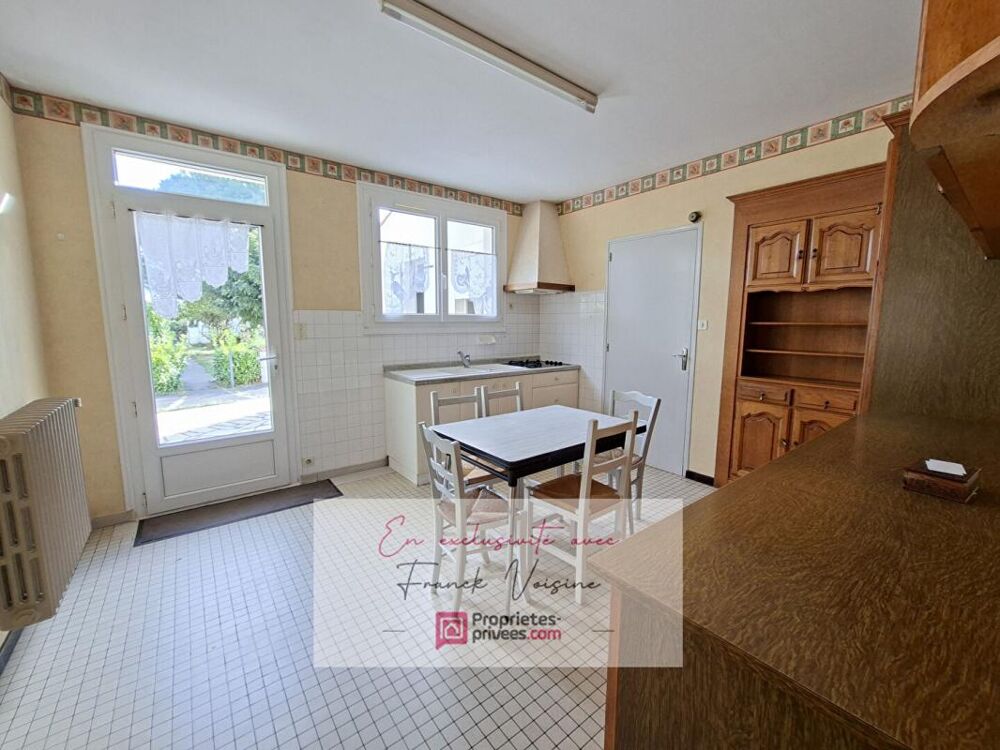 Vente Maison A VENDRE en Exclusivité aux Herbiers, maison plain-pied de 106 m2 avec 3 chambres et 1 dépendance sur une parcelle de 2200 m2 en Les herbiers
