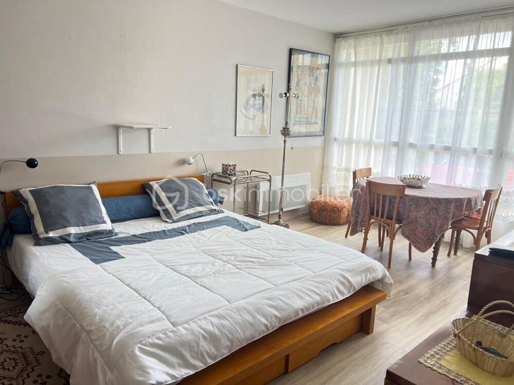 Studio meublé entièrement rénové en rez-de-chaussée dans une résidence calme