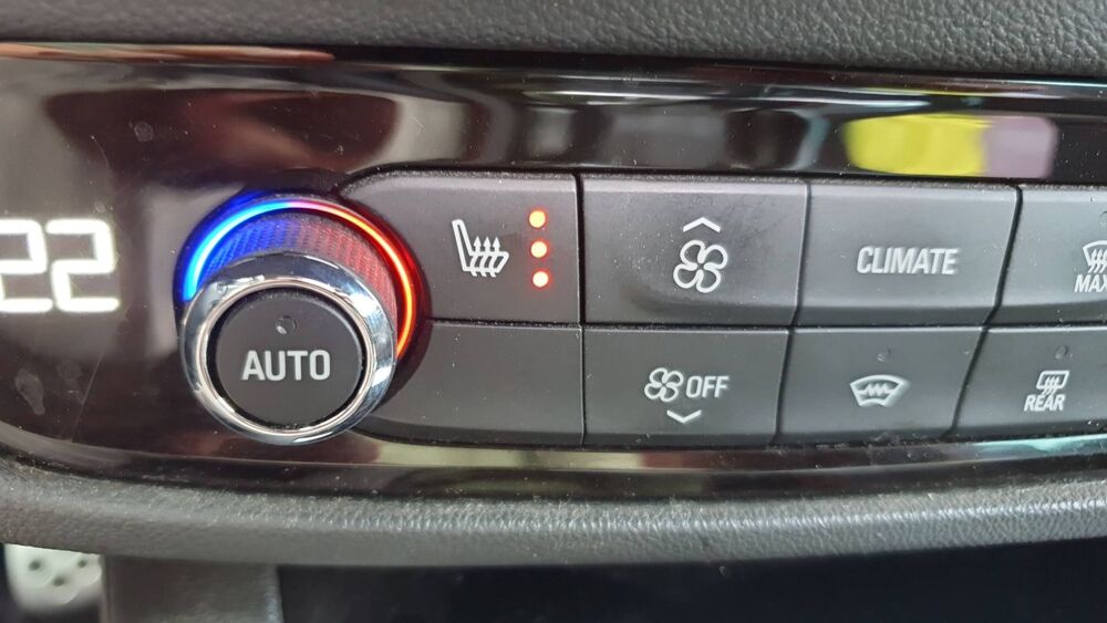 Insignia B 2.0 Diesel 174 ch Elegance Business - Automatique Toit ouv 2021 occasion 63740 Cisterne La Foret