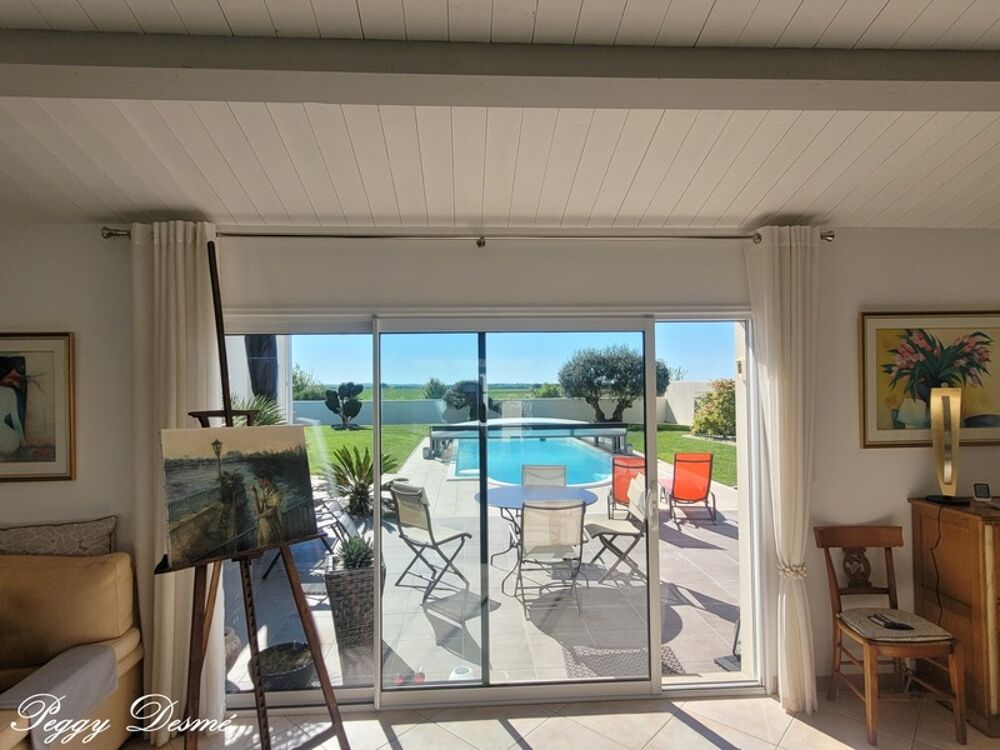 Vente Maison Maison à vendre 6 pièces SAINT ROGATIEN (17) - 152 m2 habitables - 4 chambres - 2 patios - Garage 41 m2 - Piscine - Jacuzzi Saint rogatien