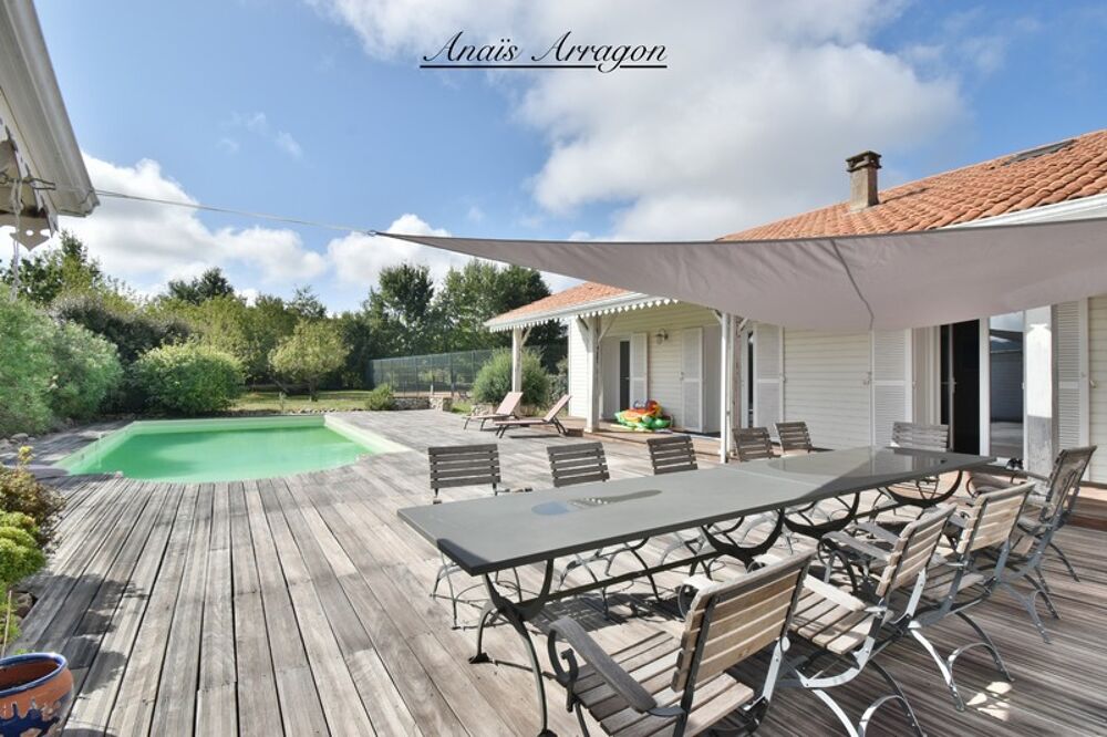 Demeure dexception de 250 m² avec piscine, tennis et parc arboré à Saint-Sylvestre-sur-Lot(47)