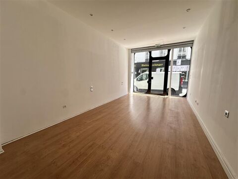 Petite boutique à louer dans quartier commerçant 1938 75011 Paris