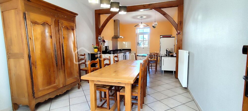 Maison Familiale de 181 m2 en centre ville de Fougères