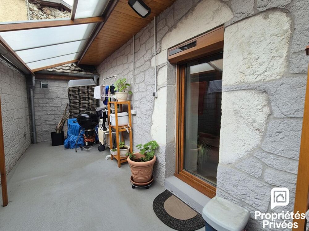 Collonges (01550) - Maison de village rénovée 4 pièces de 93 m² avec loggia et parking privatif